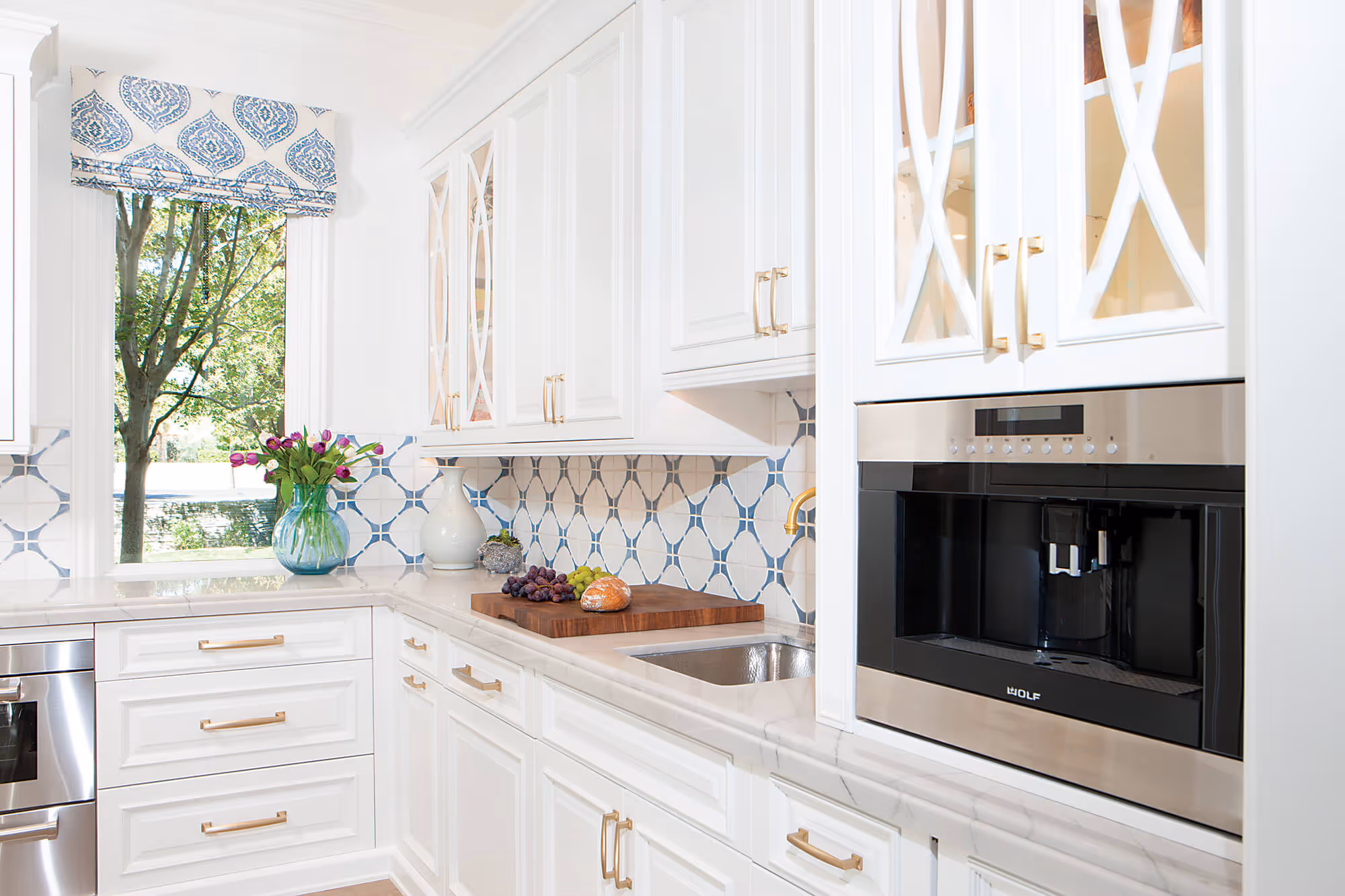 Contemporary kitchen white oven | Sesshu Design Associates